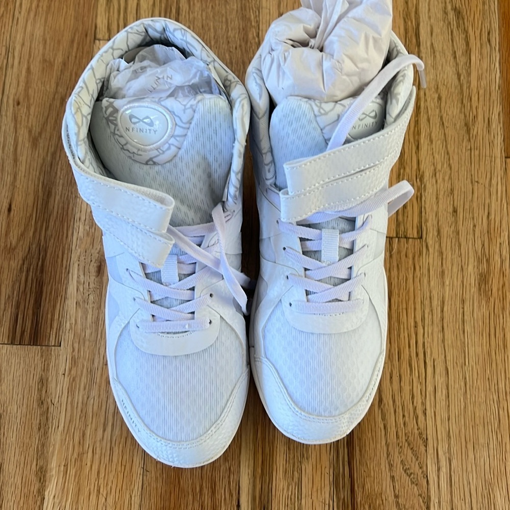 Infinity cheer shoes size 6. Worn once to tumble inside gym, didn't fit